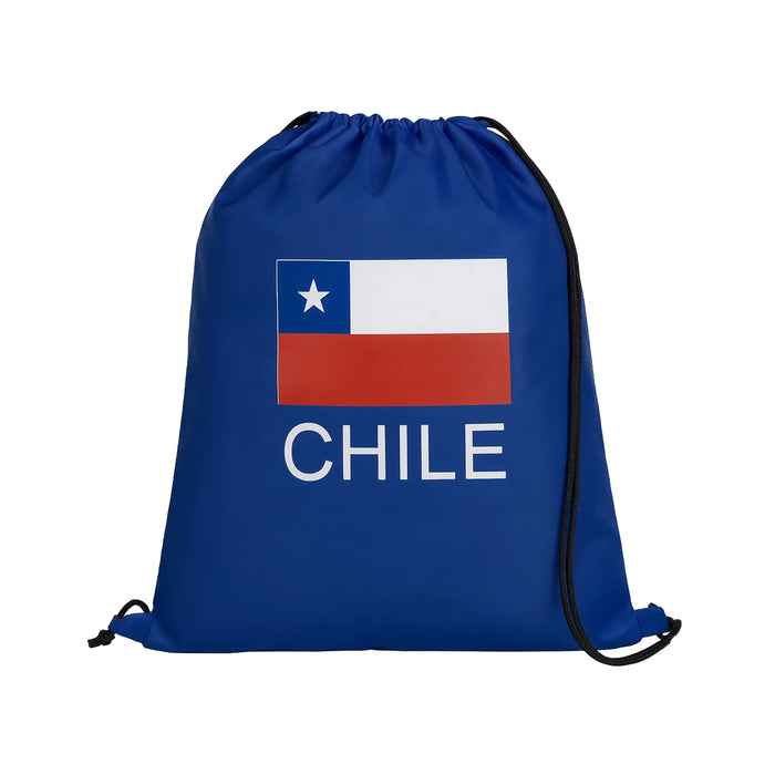Bolsa azul con cordón y diseño de la bandera chilena sobre fondo blanco