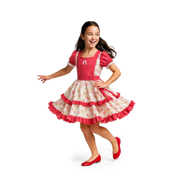 Niña corriendo y sonriendo con vestido infantil chileno Vestido Huasa Chinita con corpiño rosa y falda de flores claras.
