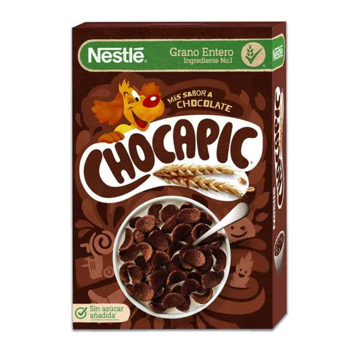 Una caja de cereales marrón con un bol de chocapic y un perro de dibujos animados guiñando un ojo.