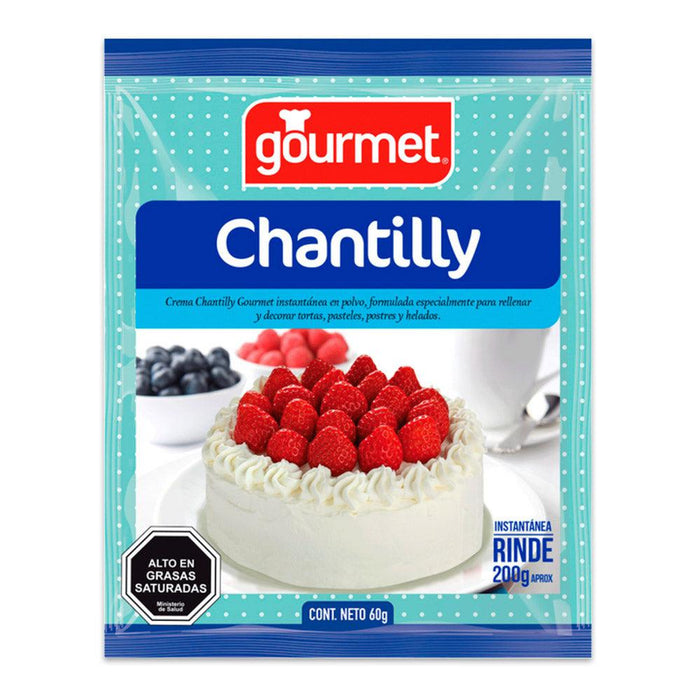 Un paquete azul de 60 gramos de polvo Chantilly con la imagen de un pastel blanco con fresas encima.