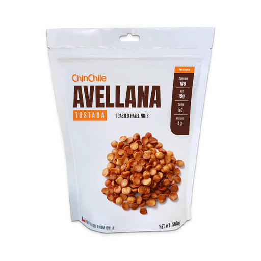 Una bolsa de 500 gramos de Avellana Tostada con texto en marrón y un montón de avellanas en la parte delantera.