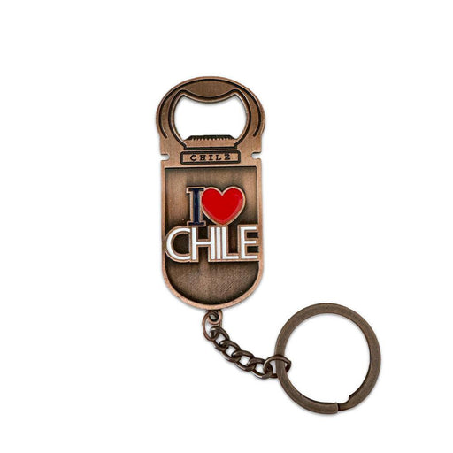 Llavero abrebotellas de bronce con texto "I Love Chile" y diseño de corazón.