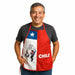 Hombre con delantal de Fiestas Patrias con bandera chilena y diseño de baile de cueca.
