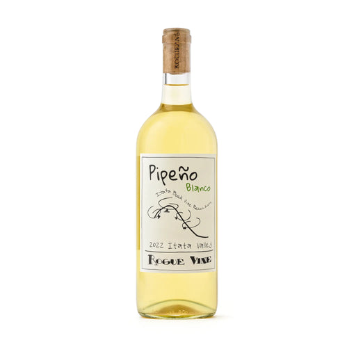 Botella de vino Pipeño Blanco con corcho sobre fondo blanco