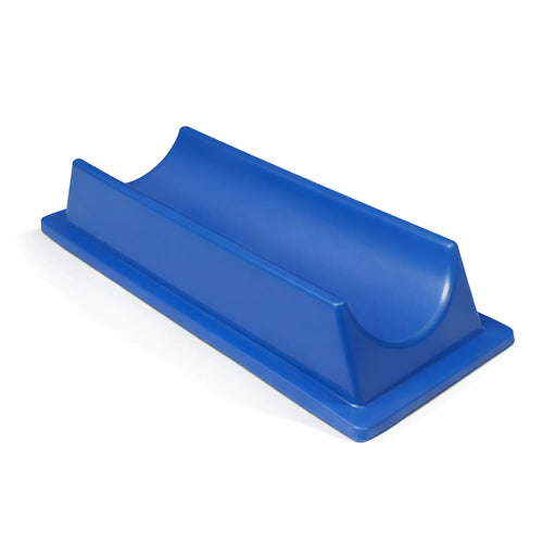 Herramienta de plástico azul sobre fondo blanco