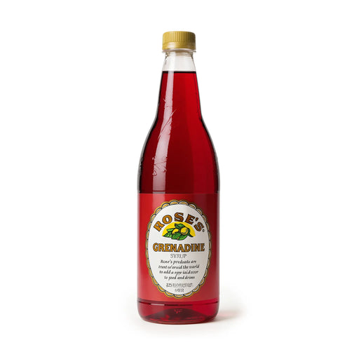 Botella de jarabe de granadina Rose's con tapón dorado sobre fondo blanco