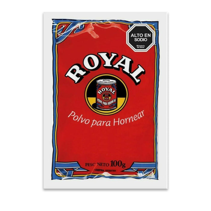 Un paquete rojo de levadura en polvo de Royal.