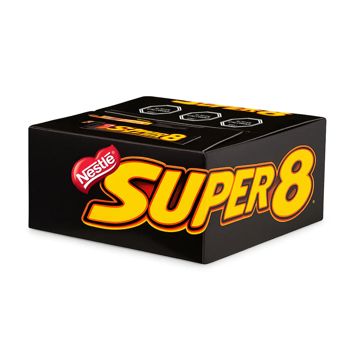 Caja de 24 unidades de galletas de chocolate chilenas Super 8 envueltas individualmente en un embalaje negro con texto amarillo.