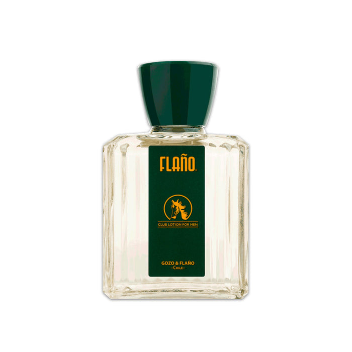 Botella de cristal con tapón verde de la loción Flaño club para hombres. Un producto de Chile.