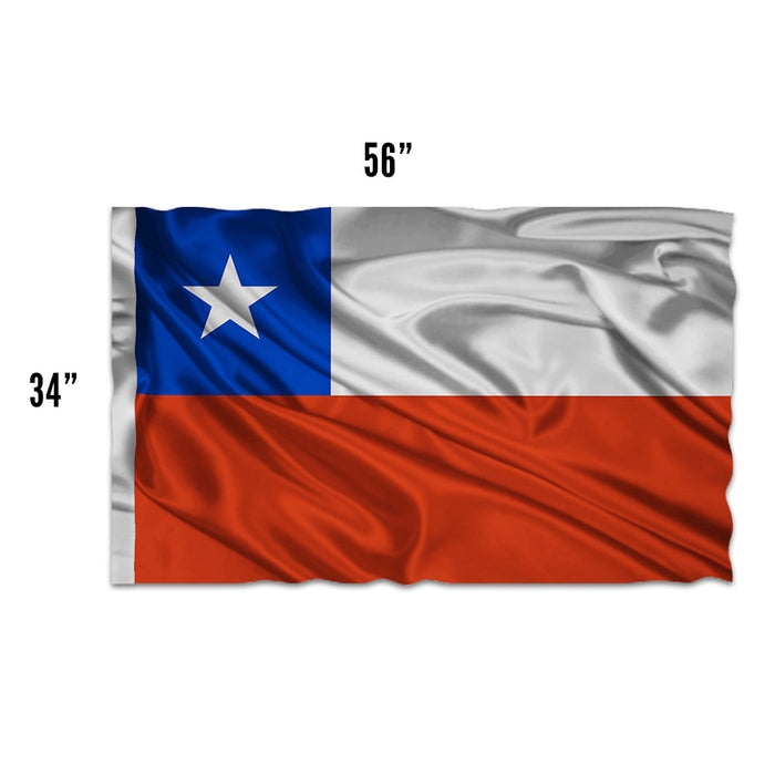 Una bandera de Chile de 34 por 56 pulgadas.