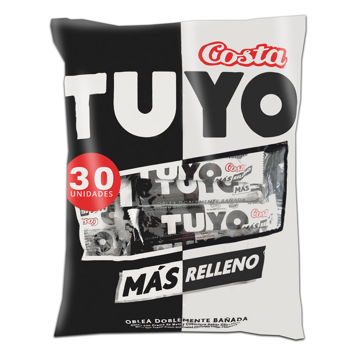 Una gran bolsa blanca y negra de tabletas de chocolate Tuyo importadas de Chile.