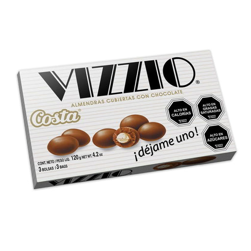 Una caja blanca de almendras cubiertas de chocolate Vizzio de Costa. Un producto de Chile.